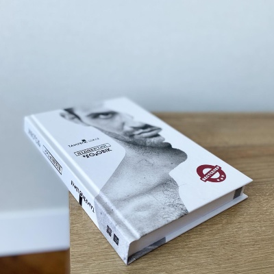 "У той момент, коли я вирішила написати книгу “Відвертий чоловік”, мені навіть не спало на думку, як далеко мене заведе ланцюжок інтимних бесід — а їх вийшло рівно двісті. Заглиблюючись в особисті чоловічі історії, я почала змінюватися сама. "У той момент, коли я вирішила написати книгу “Відвертий чоловік”, мені навіть не спало на думку, як далеко мене заведе ланцюжок інтимних бесід — а їх вийшло рівно двісті. Заглиблюючись в особисті чоловічі історії, я почала змінюватися сама.