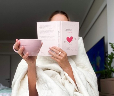 Всі прочитані книги я поділяю на дві категорії. Ті, що залишаться зі мною. І ті, що поїдуть до знайомих, до бібліотеки, на olx... У першу категорію книги потрапляють рідко. Всі прочитані книги я поділяю на дві категорії. Ті, що залишаться зі мною. І ті, що поїдуть до знайомих, до бібліотеки, на olx... У першу категорію книги потрапляють рідко.