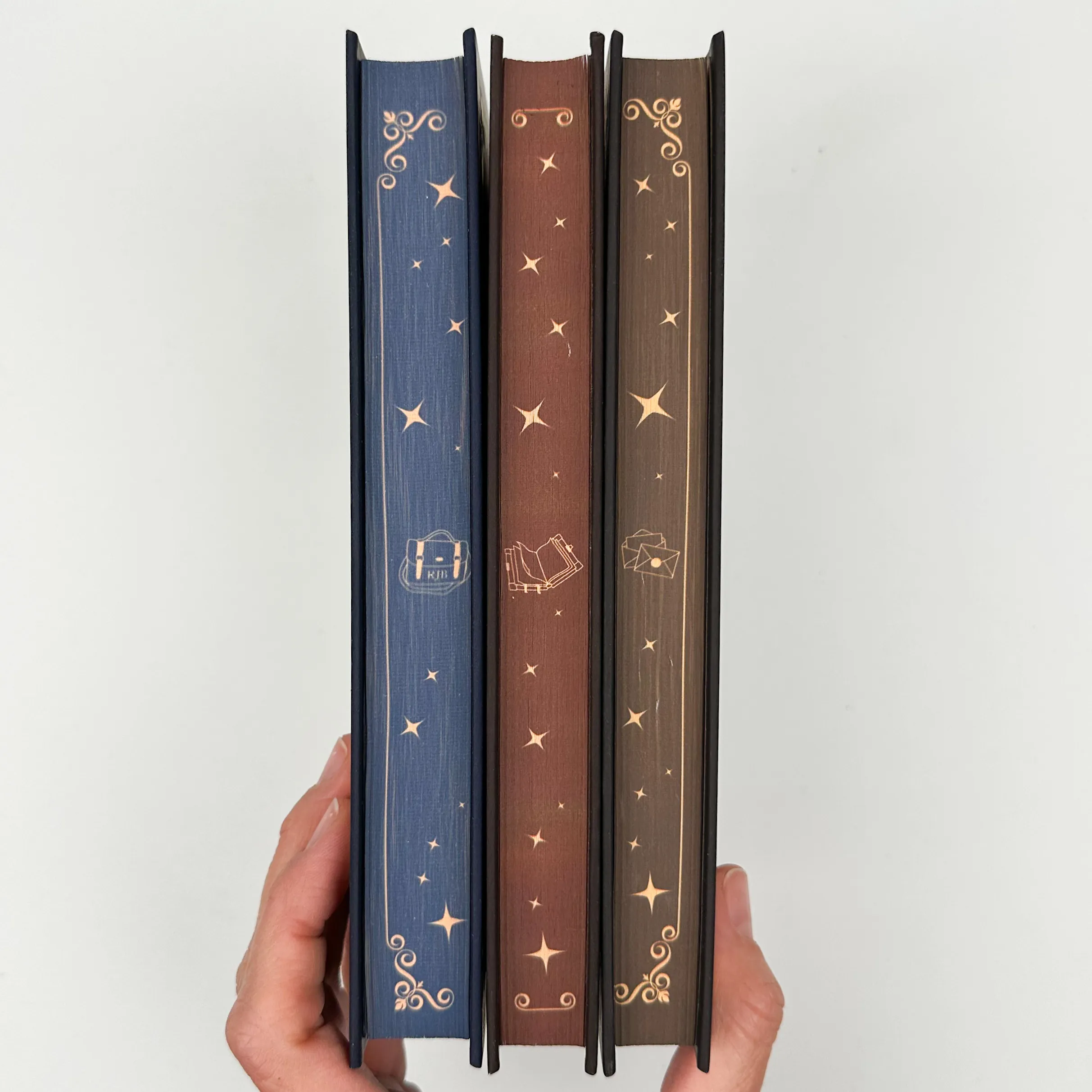 Макстон-хол. Книга 3: Врятуй нас. Автор — Мона Кастен. 