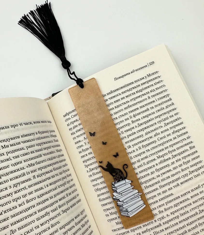 Закладка з китичкою