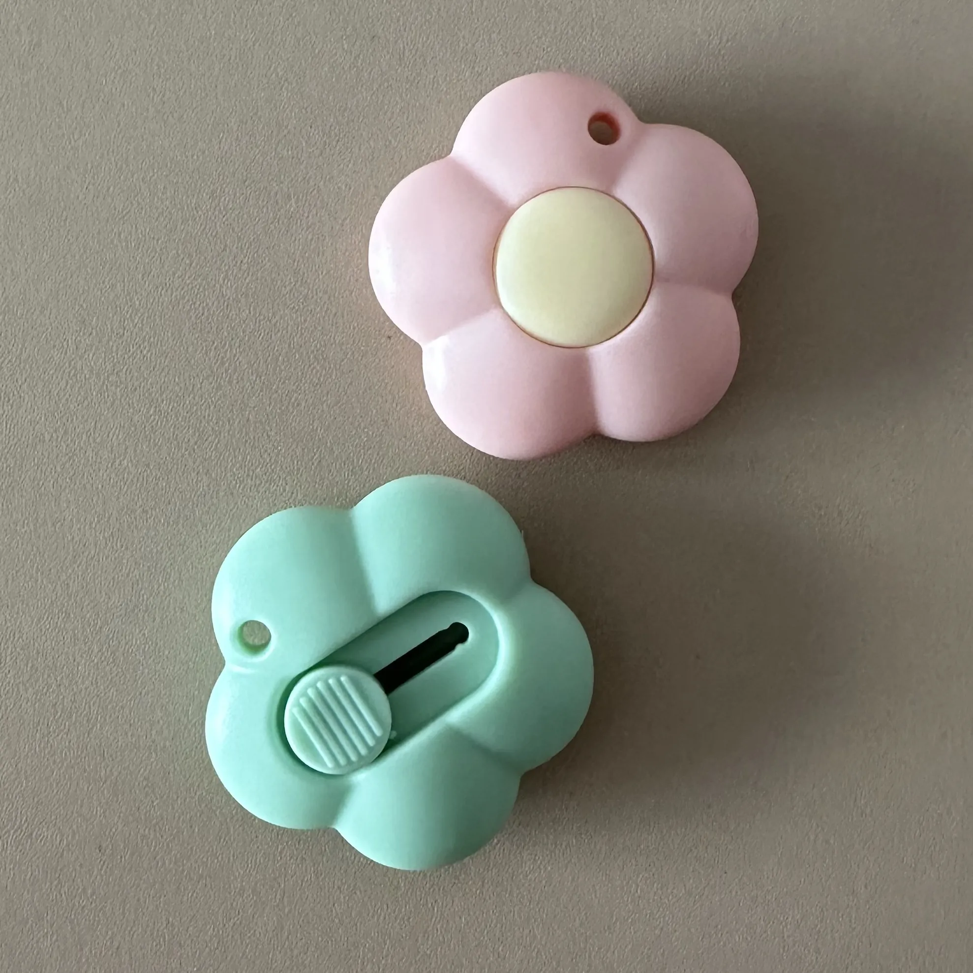 Канцелярський ножик 