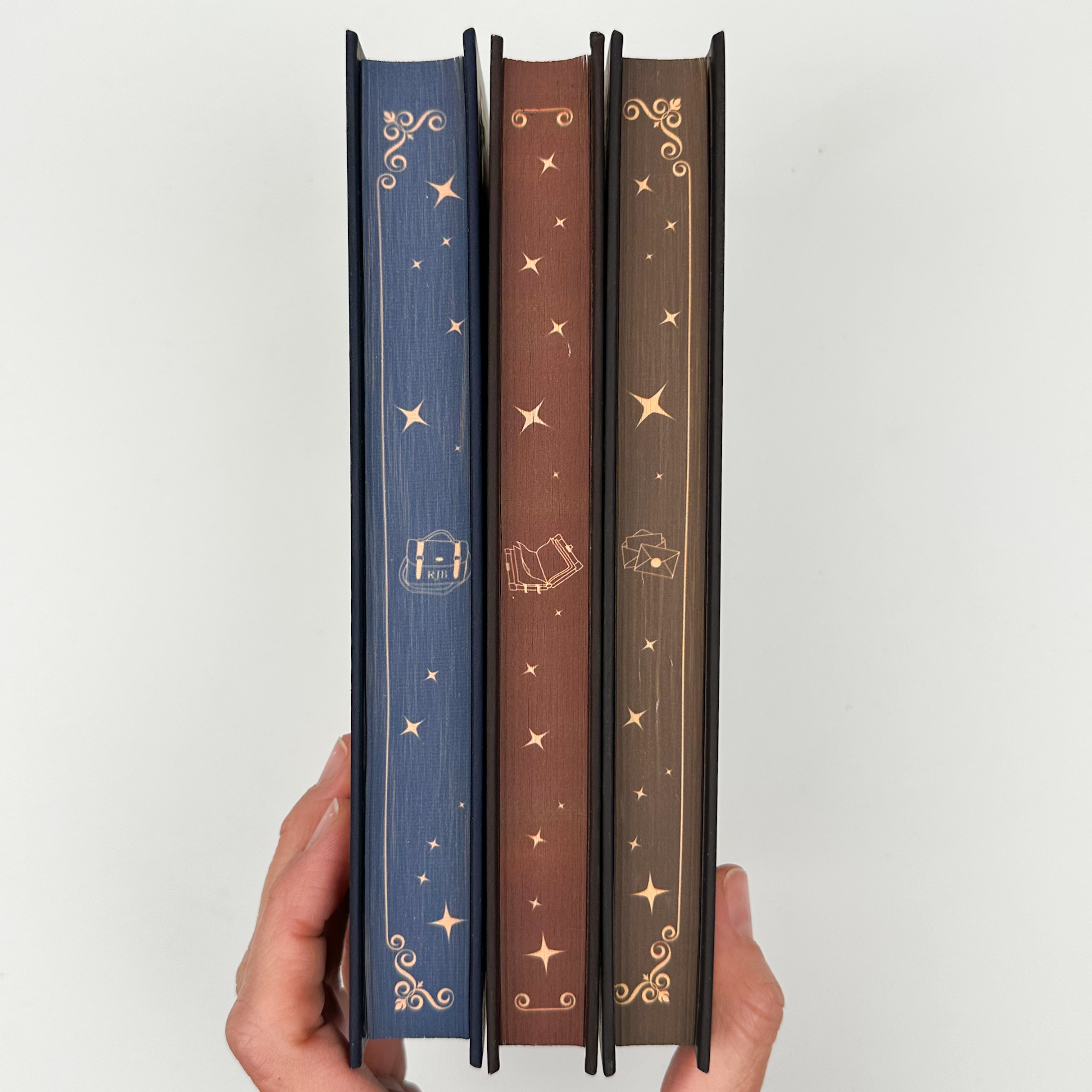 Макстон-хол. Книга 1: Врятуй мене . Автор — Мона Кастен. 