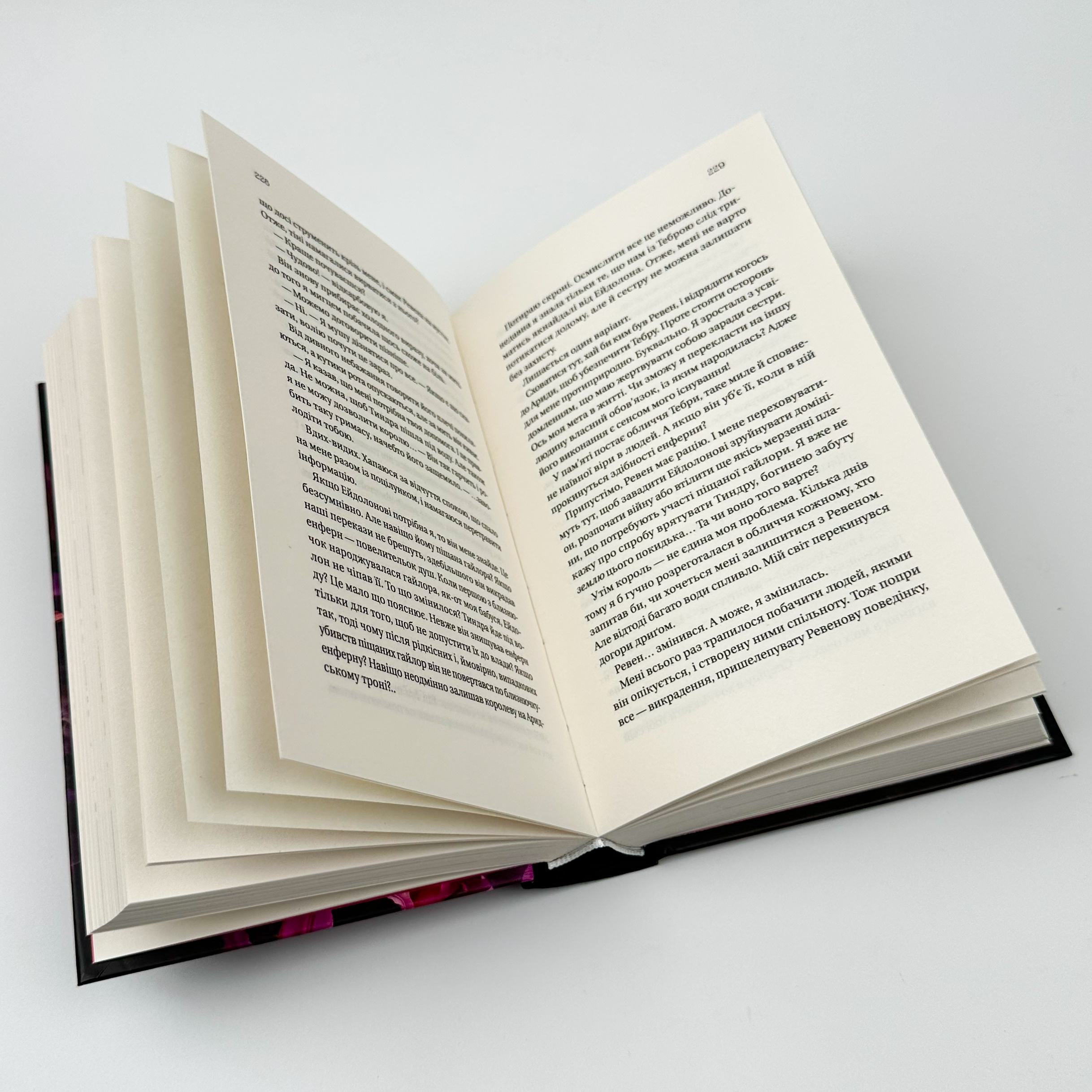 Корона брехні. Автор — Ебігейл Овен. 