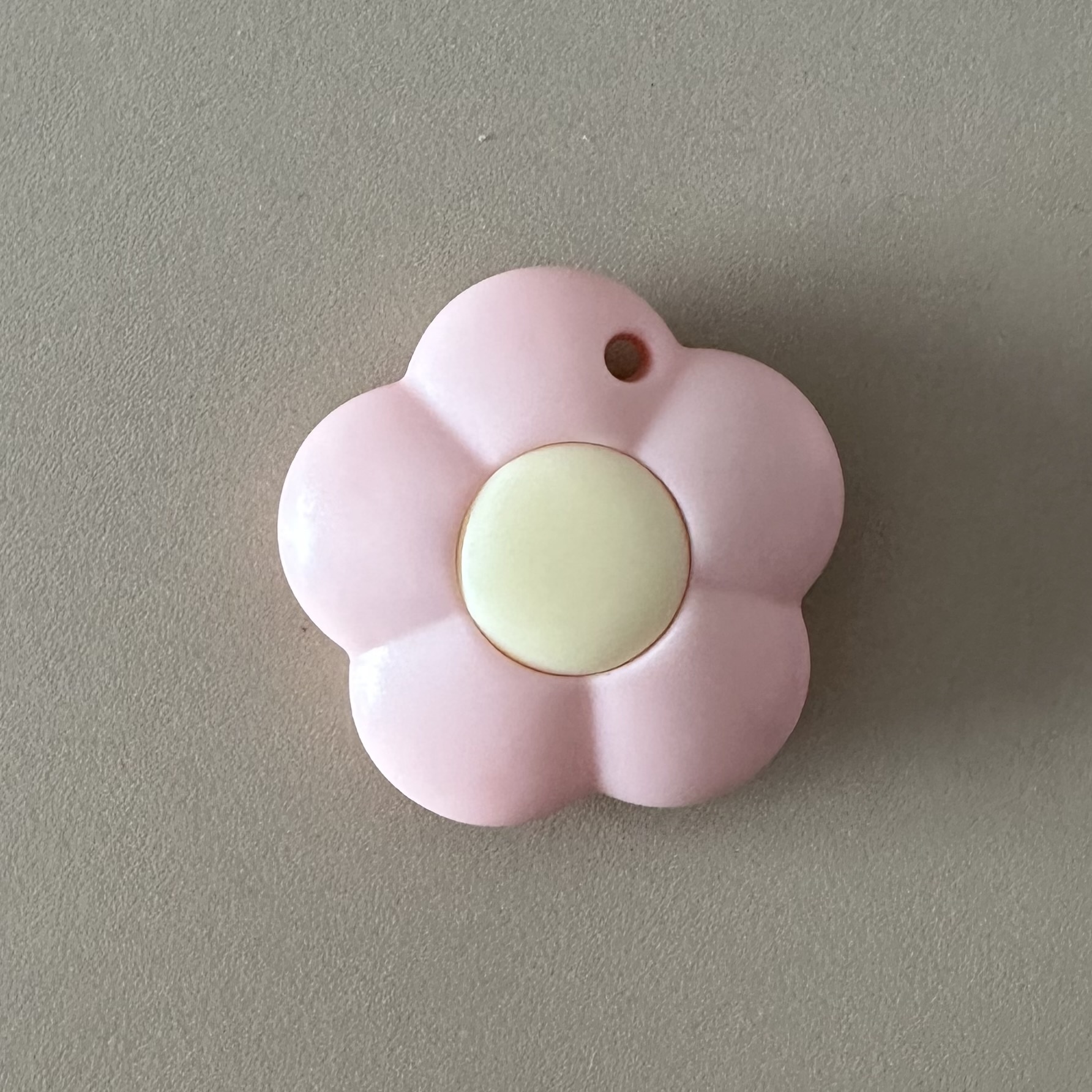 Канцелярський ножик . . 